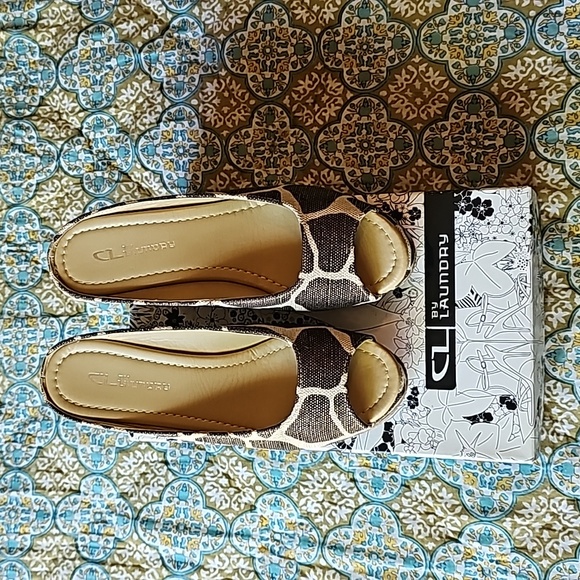 NWOT CL by Laundry Date Night Brown Giraffe Wedges - Picture 2 of 10